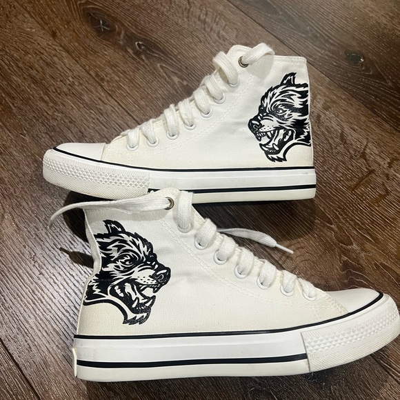 wolves Shoes - Wolves darc sport White High-Top Sneakers with Black wolf Design size 8